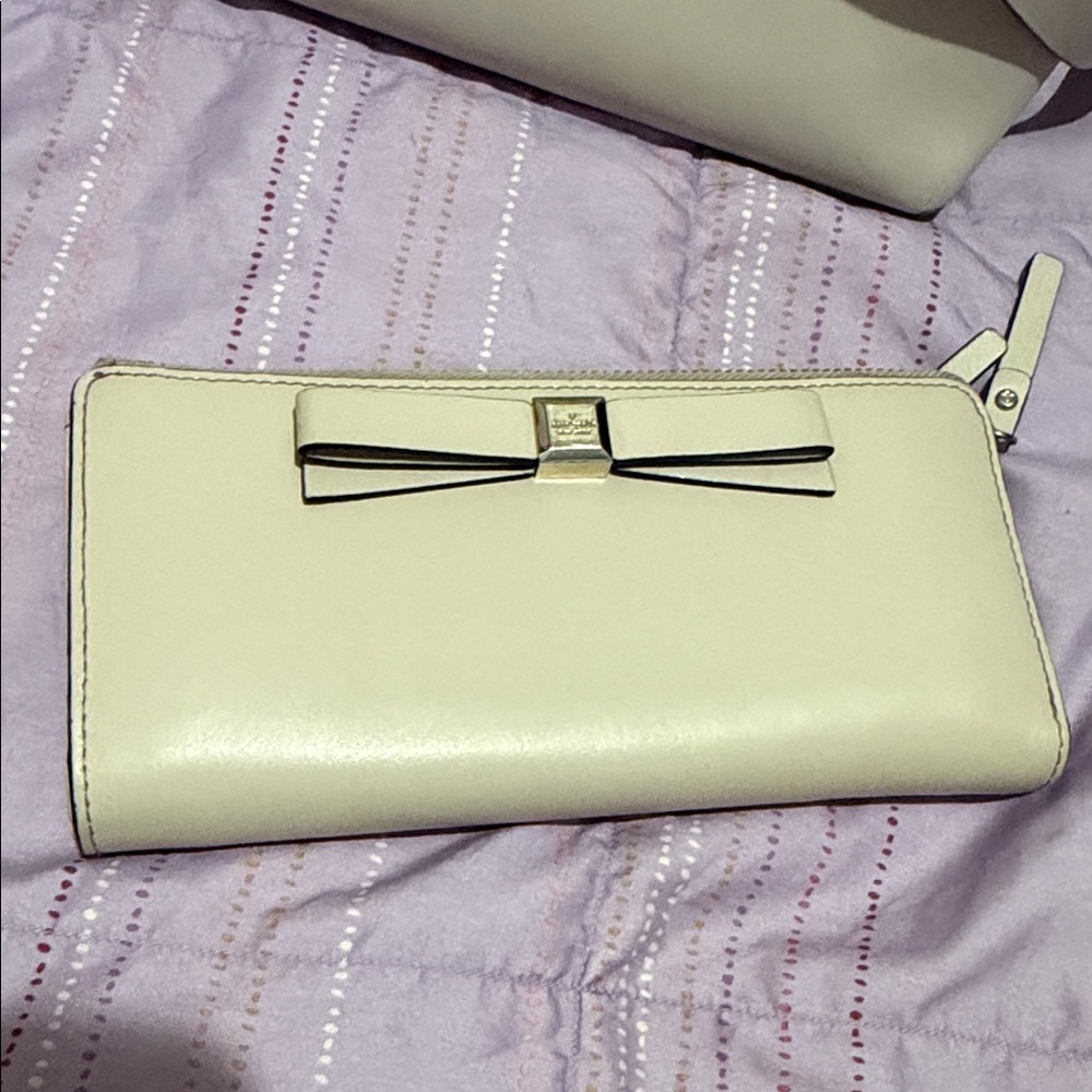 Elegant Cream Bow Wallet